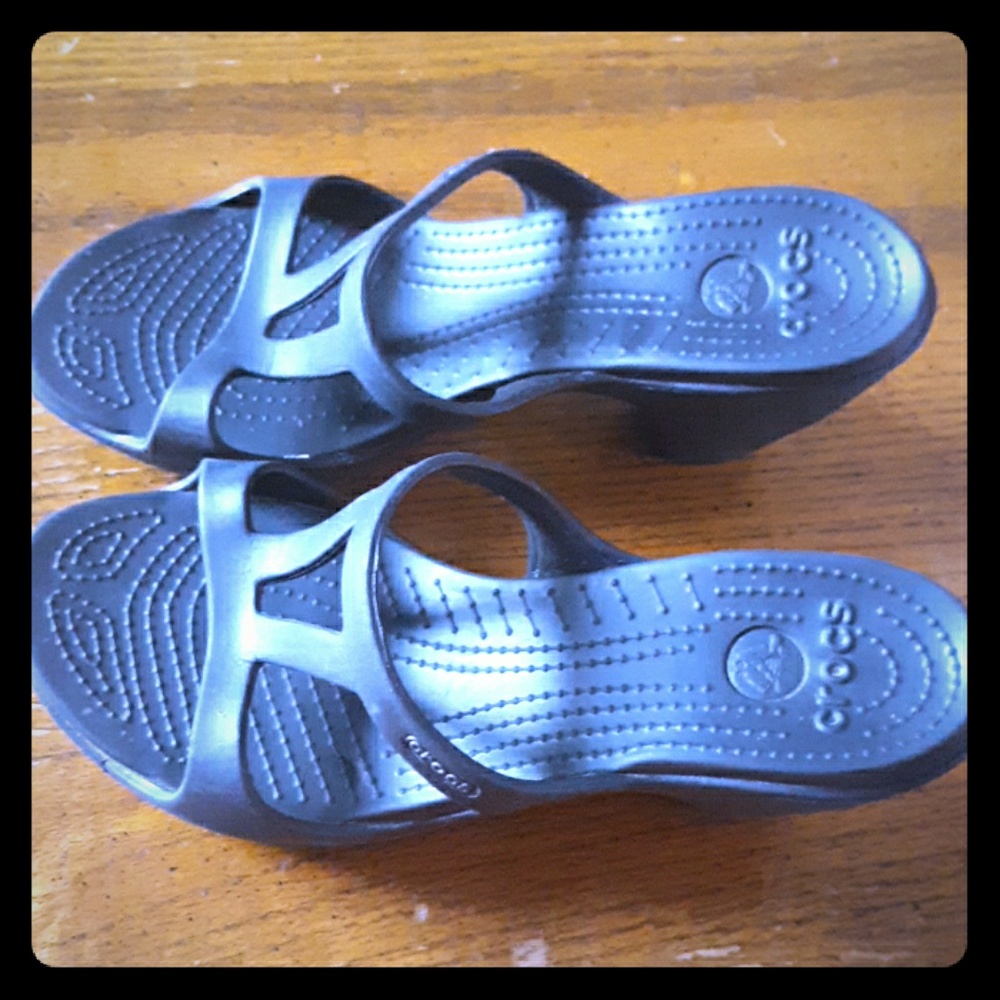 🥳Black Heeled Crocs